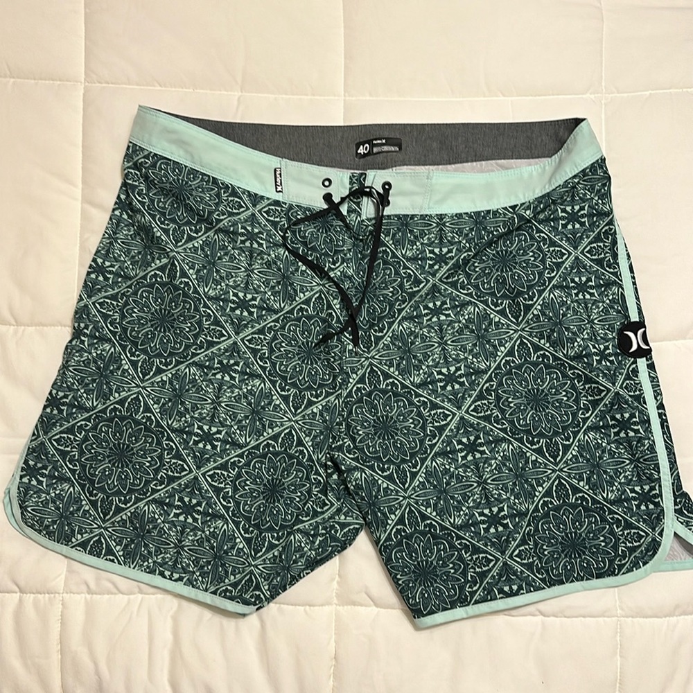 Size 40 Men’s Hurley Phantom Board Shorts
